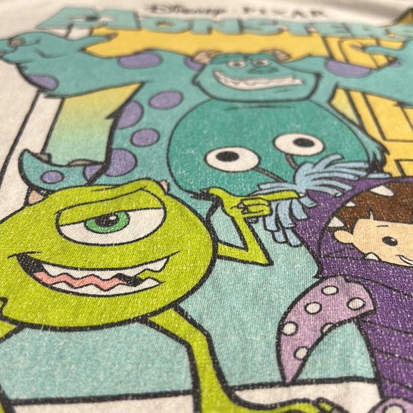 💥Women’s Size M | Disney’s Pixar Monsters Inc Group Poster T-Shirt💥 - Picture 4 of 10